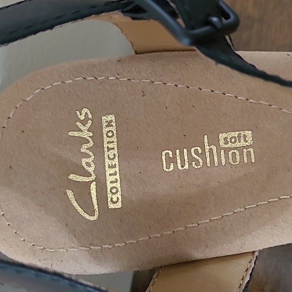 Clarks Black Textured Wedge Sandals size 10. - Picture 3 of 11